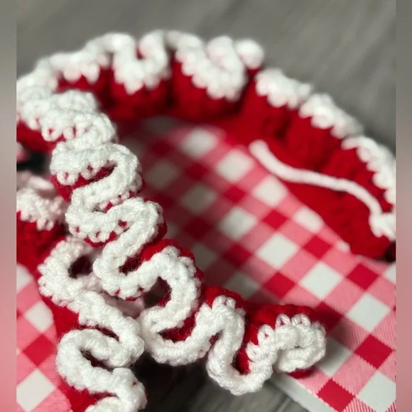 Red and White Crochet Flip Flops Ruffled Straps - Picture 9 of 10